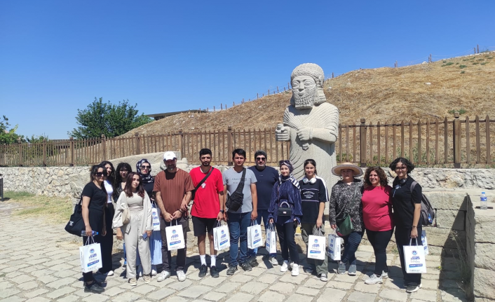 Battalgazi Belediyesi'nden Kursiyer Öğrencilere Arslantepe Gezisi