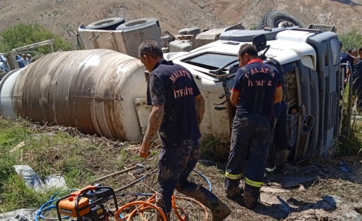 Çimento Mikseri Devrildi; 2 yaralı