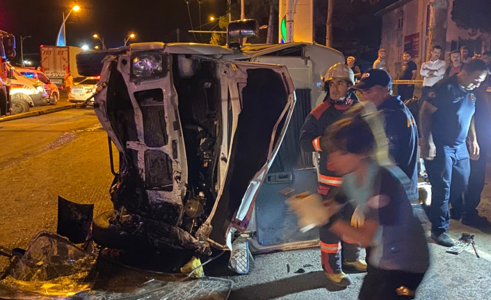 Malatya'da Servis Minibüsü Devrildi: 1 ölü, 13 yaralı