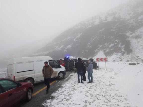 Pütürge Yolunda Kaza; 5 yaralı