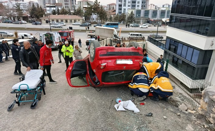 Malatya'da Otomobil Devrildi: 1 yaralı