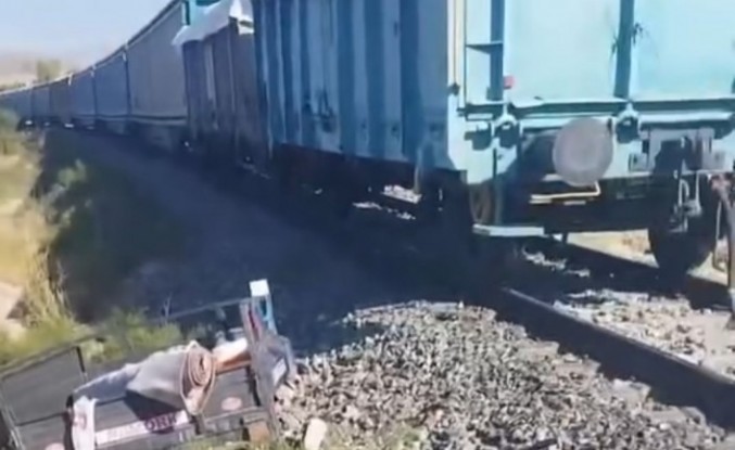 Malatya'da Feci Kaza! Yük Treni Çapa Motoruna Çarptı; 3 ölü